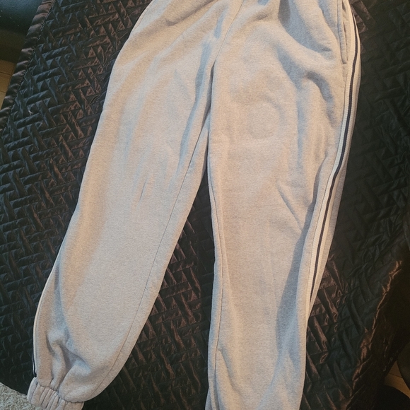 Brandy Melville sweat pants - Picture 2 of 3